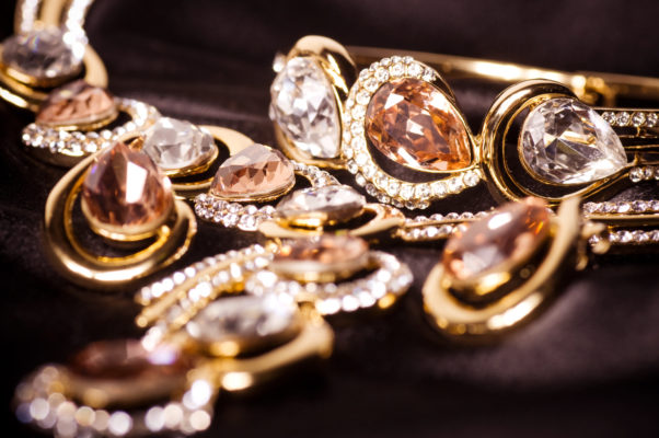 A set of pear-shaped diamonds with pave of diamonds