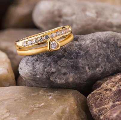 Yellow gold split shank diamond engagement band with small diamond placed in stones